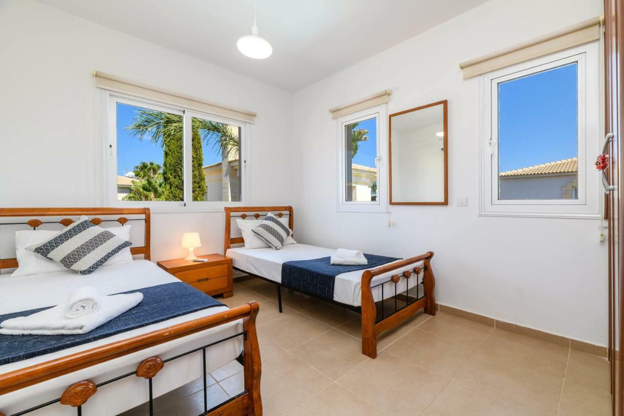 Villa Nadja Paralimni Exterior photo